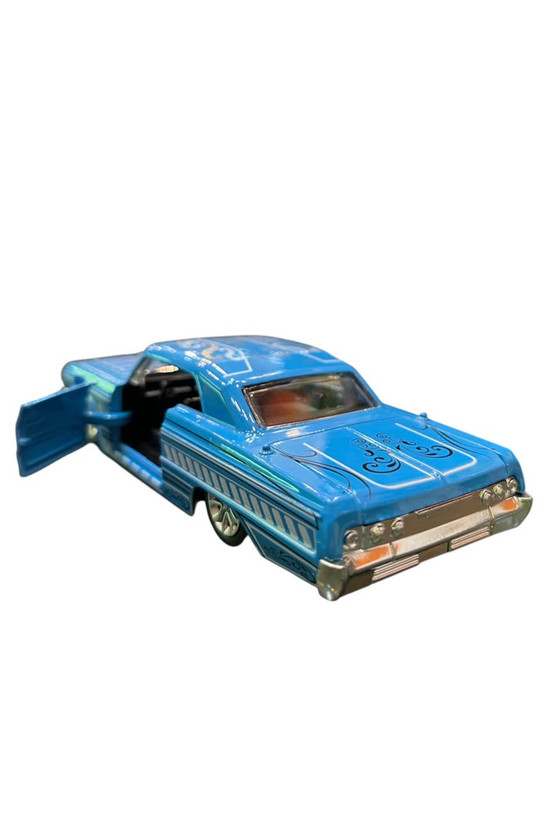 ماشین فلزی شورولت قدیمی