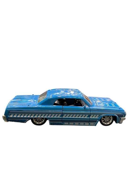 ماشین فلزی ایمپالا کلاسیک