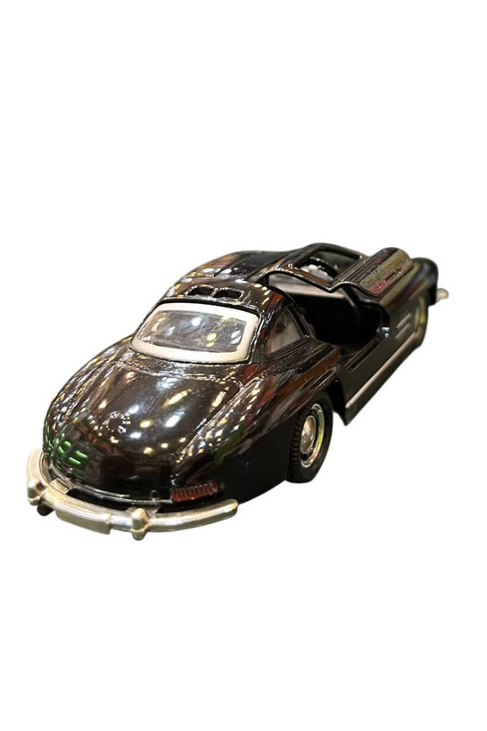 ماشین فلزی بنز