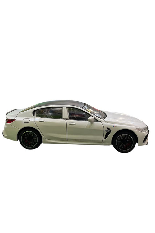 ماشین فلزی بی ام و M8