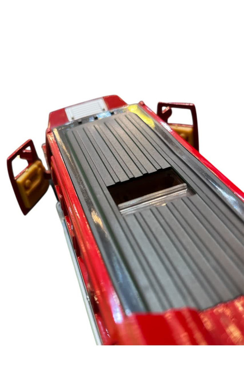 کادو تولد ماشین فلزی