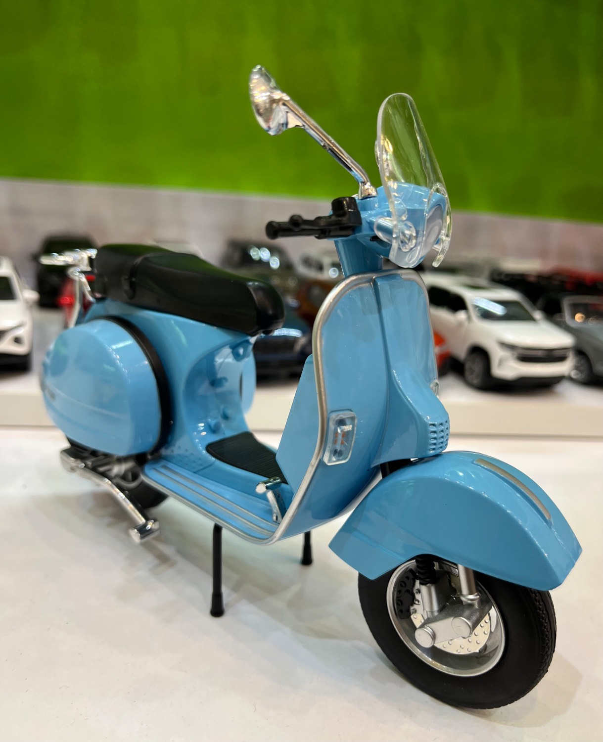 موتور فلزی وسپا PX125 مقیاس 1:12 چراغ‌دار با جعبه کد 4031