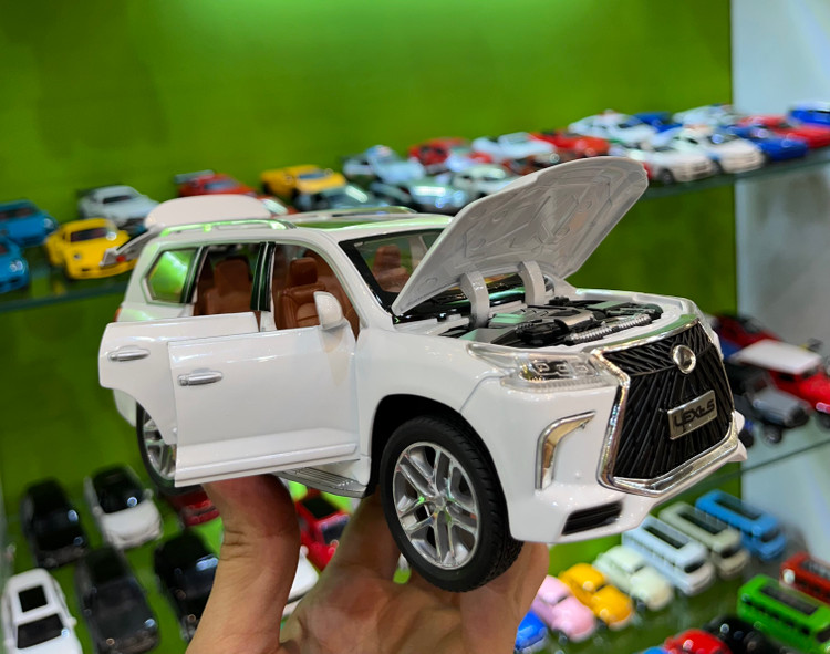 ماشین فلزی لکسوس LX570