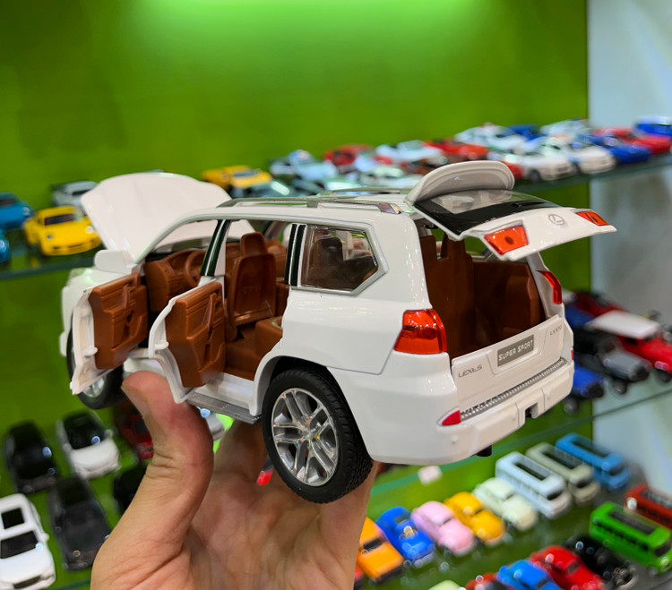 ماشین فلزی لکسوس LX570
